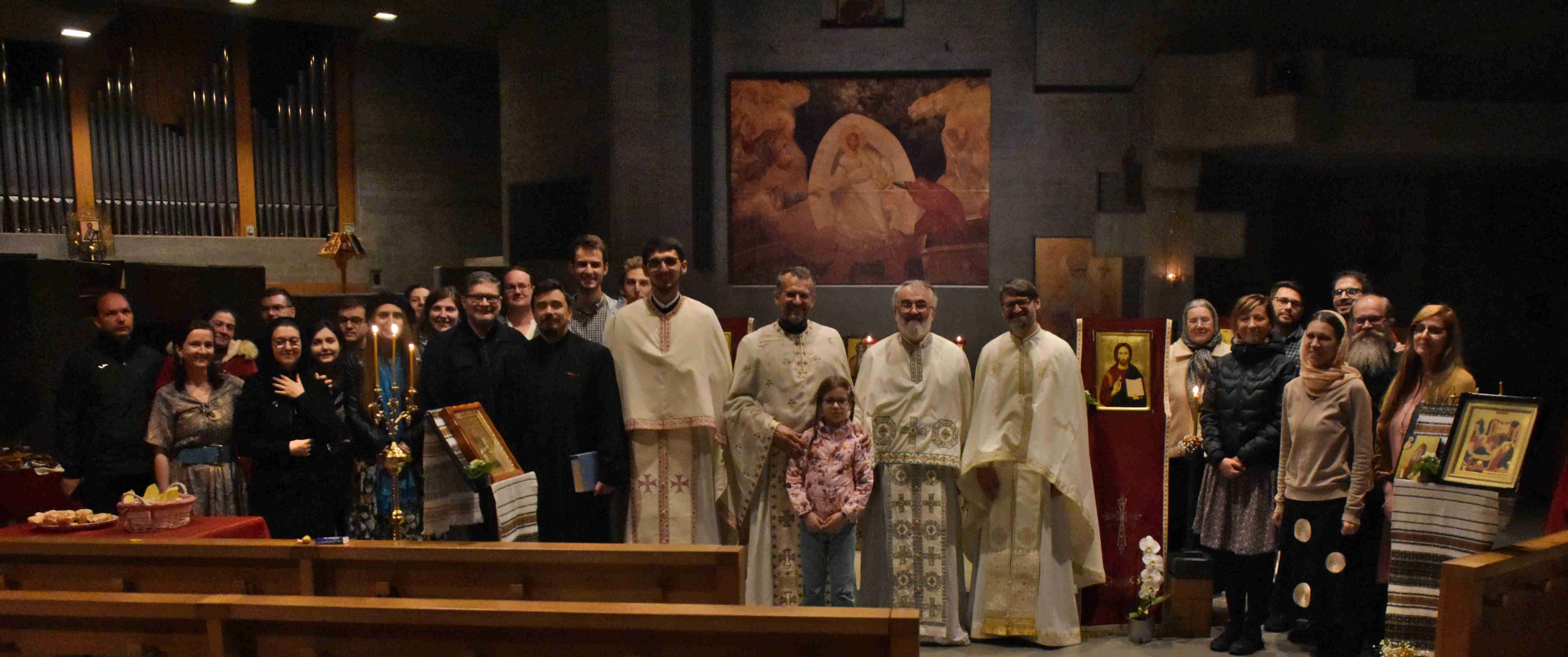 Poză de grup cu Părintele Coman